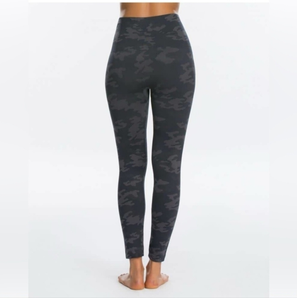 Spanx Size Large Camo Seamless Leggings Black Gray Look At Me Now Slimming 25.5" - Picture 3 of 8